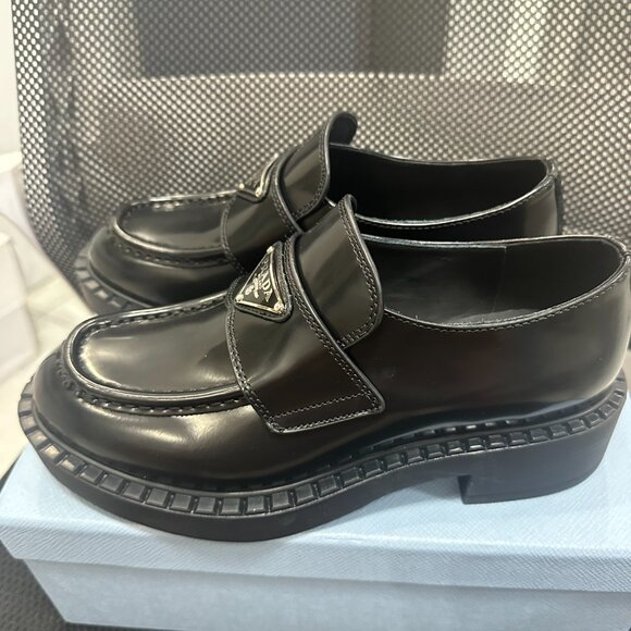 Women’s Prada Loafers 👞 - Picture 4 of 6